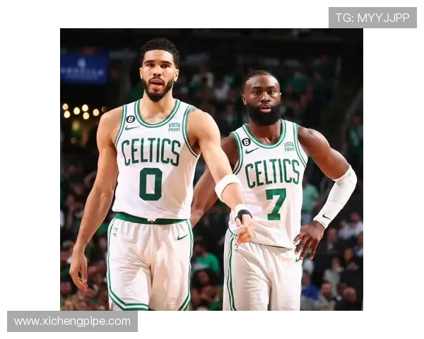 老鹰强势迎战凯尔特人 力争季后赛席位展开激烈较量 老鹰强势迎战凯尔特人 力争季后赛席位展开激烈较量