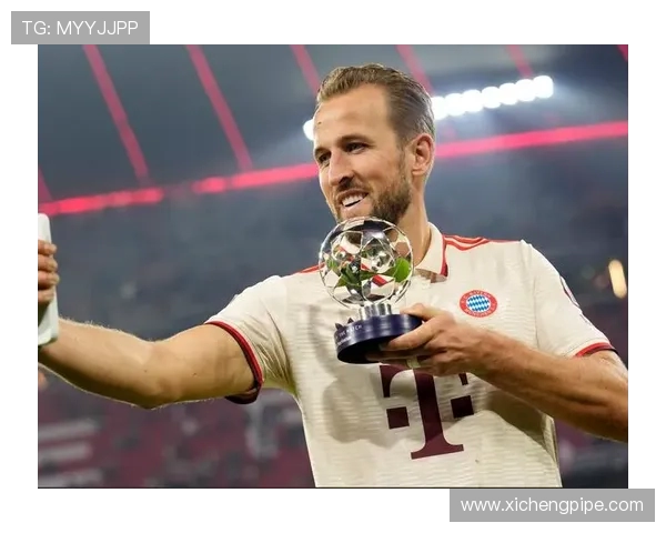 《足坛传奇风云再起:足球明星背后的荣耀与挑战》