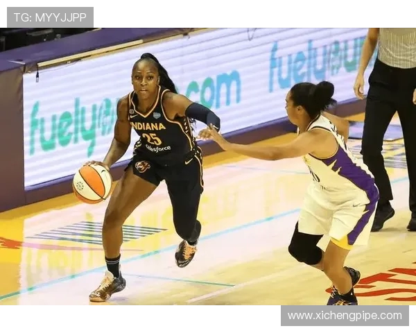 WNBA自由人对阵火花精彩对决争夺季后赛席位的关键战役