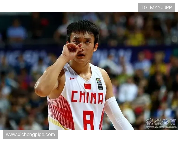 伊朗男篮对阵红队激战正酣双方争夺亚洲篮球赛荣誉与荣耀