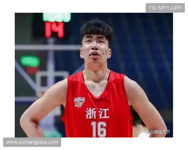 余嘉豪：从青涩少年到篮球场上的璀璨明星之路揭秘