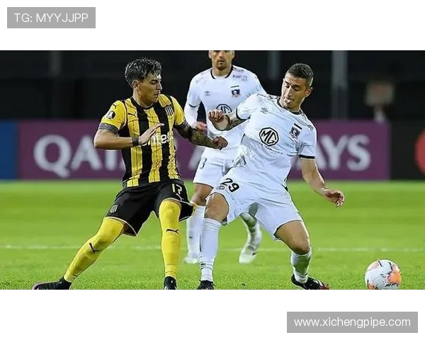 博卡青年与巴拉纳竞技激战正酣谁能在南美赛场上笑到最后